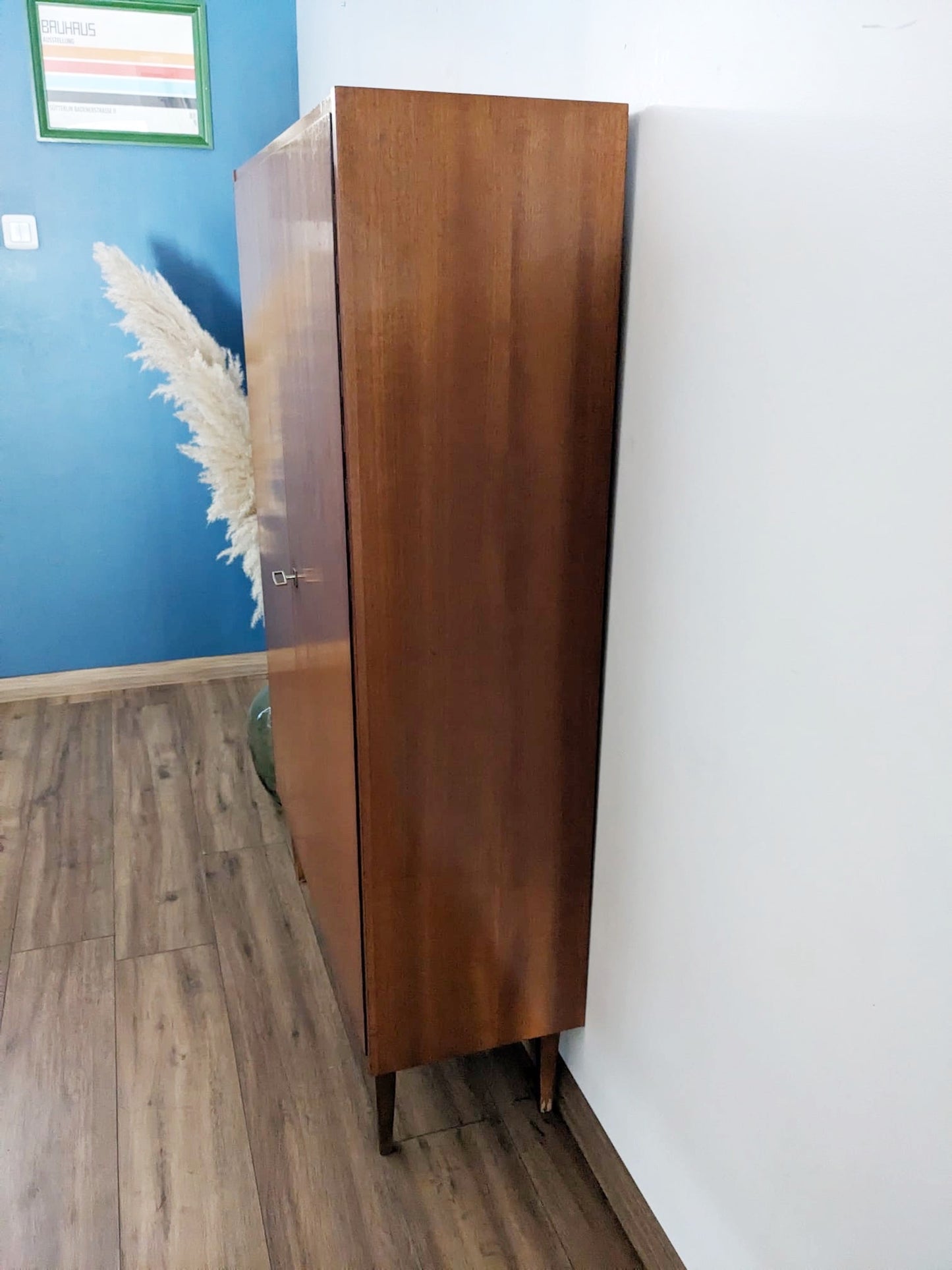 Armoire vintage