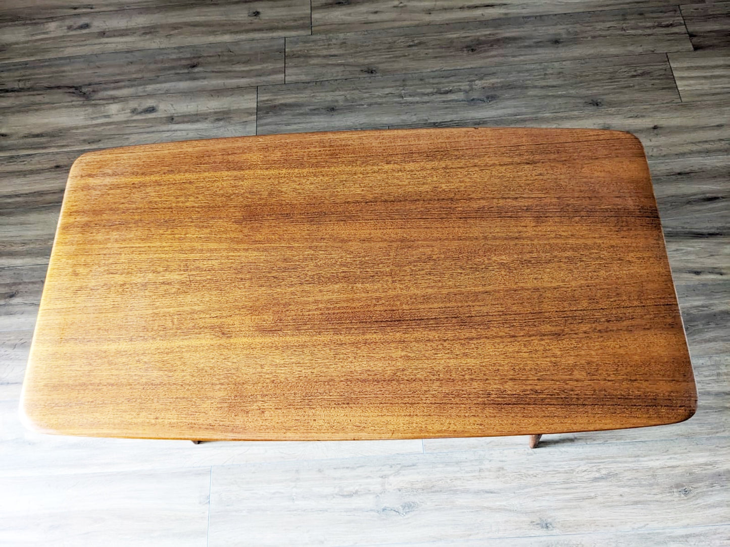 Table basse design mid-century modern scandinave