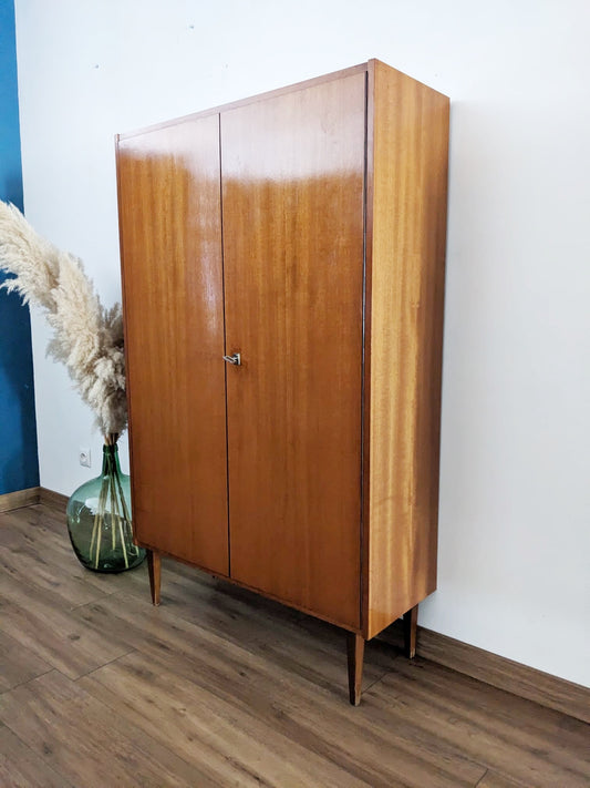 Armoire vintage