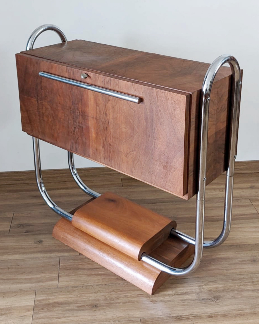 Décoder les styles : le mobilier des années 30–40 entre Art déco et modernité