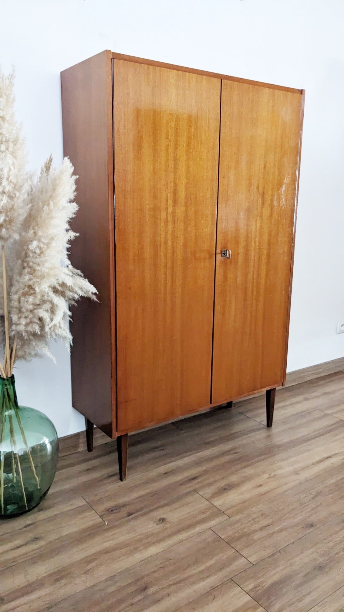 Armoire vintage