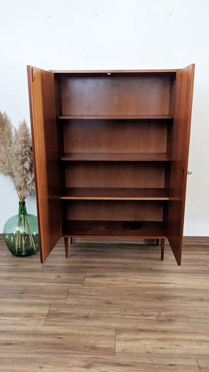 Armoire vintage