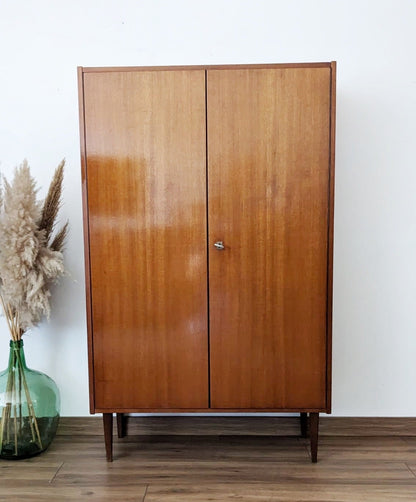 Armoire vintage