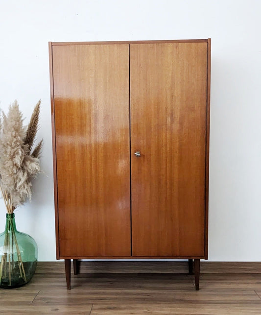 Armoire vintage