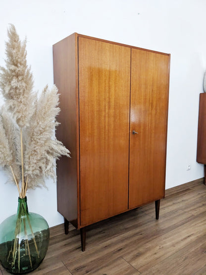 Armoire vintage