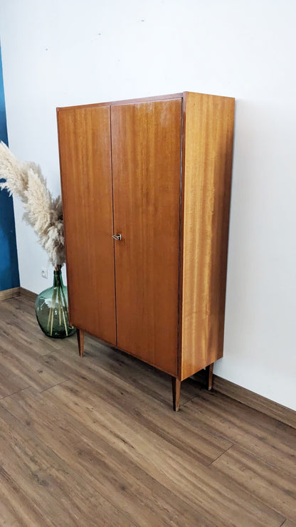 Armoire vintage