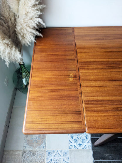 Table de salle à manger scandinave