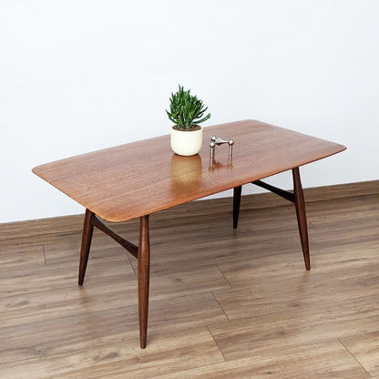 Table basse design mid-century modern scandinave