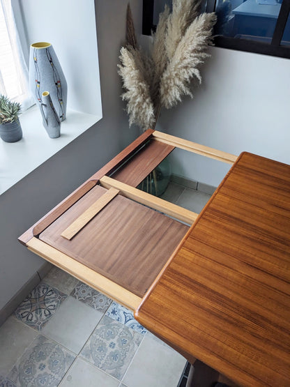 Table de salle à manger scandinave