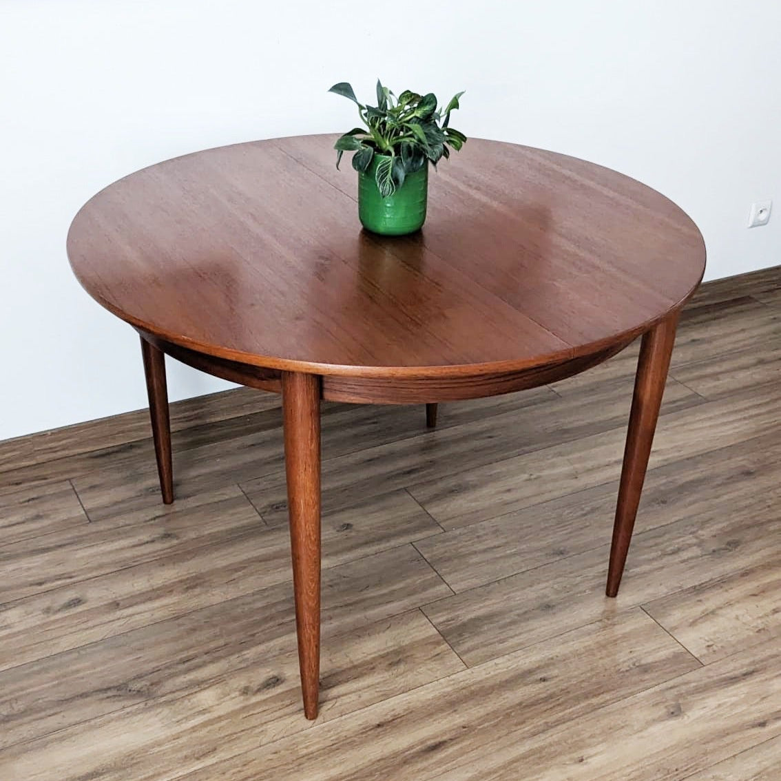 Table design scandinave