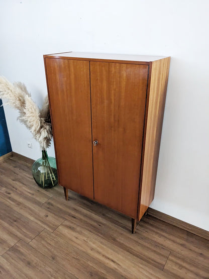 Armoire vintage