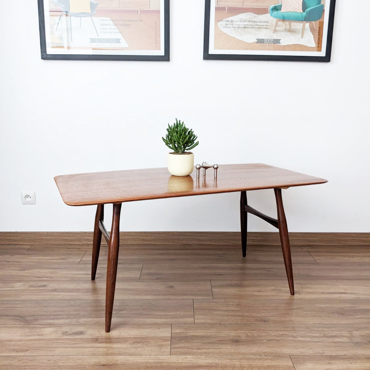 Table basse design mid-century modern scandinave